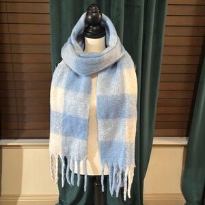 NWOT SHEIN Blue and White Plaid Scarf